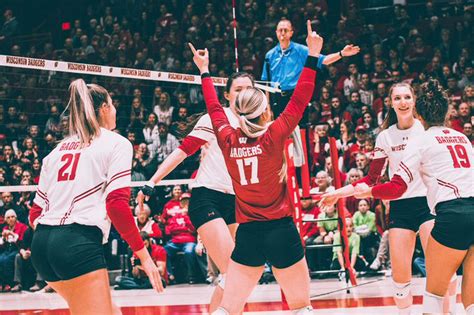 wisconsin volleyball photos|Photos: Samantha Madars top Wisconsin volleyball。